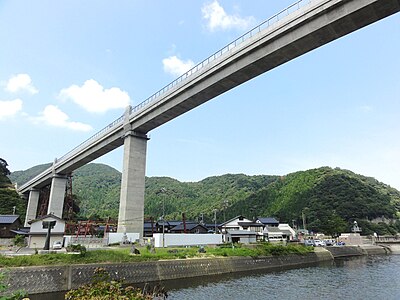 สะพานรถไฟอะมะรุเบะ