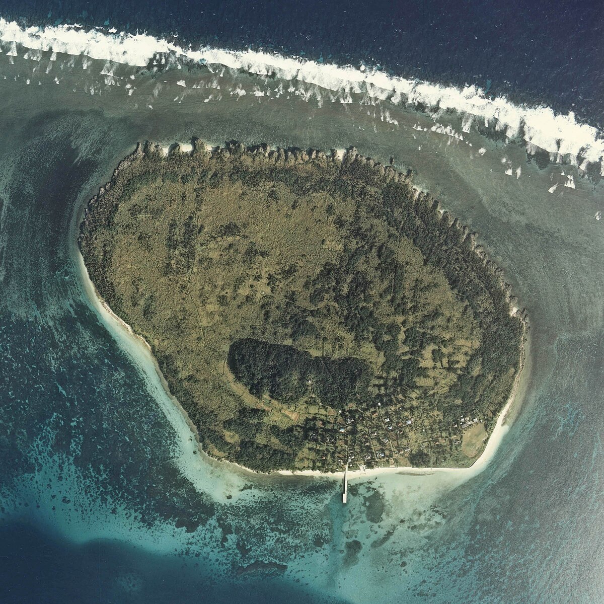 鳩間島