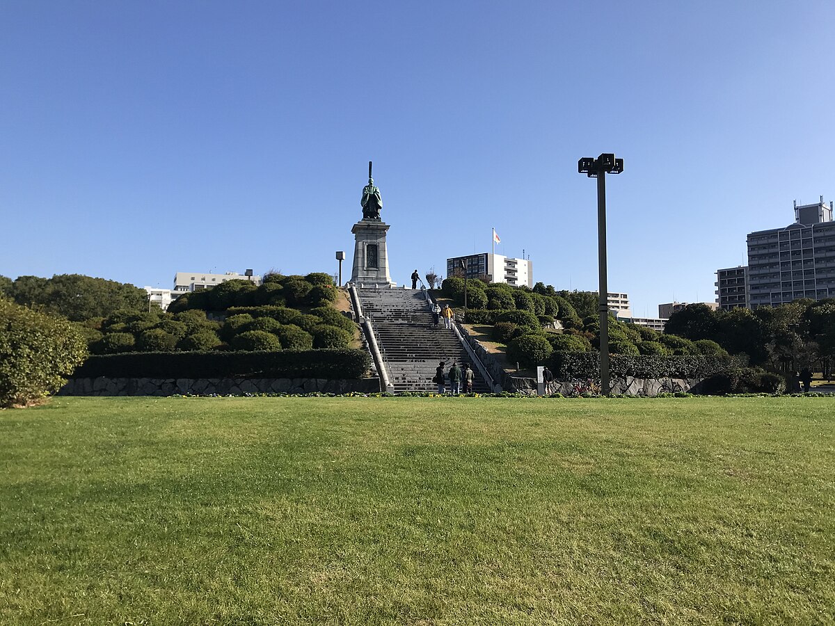 東公園