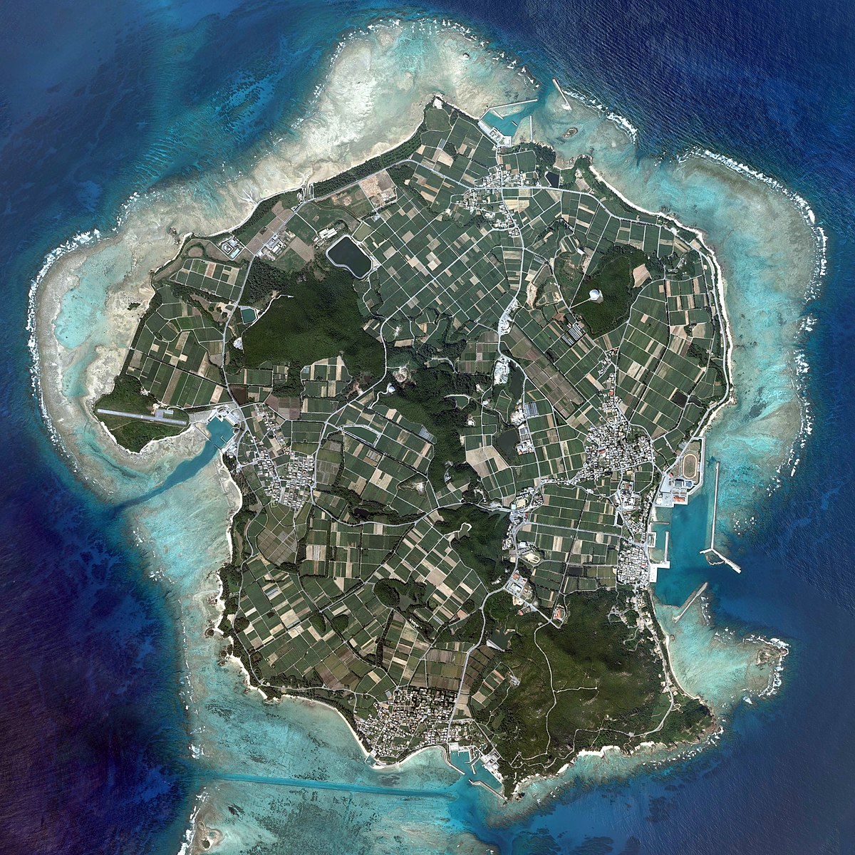 伊是名島