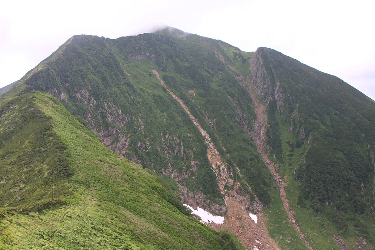 卡穆伊埃库乌奇卡乌西山