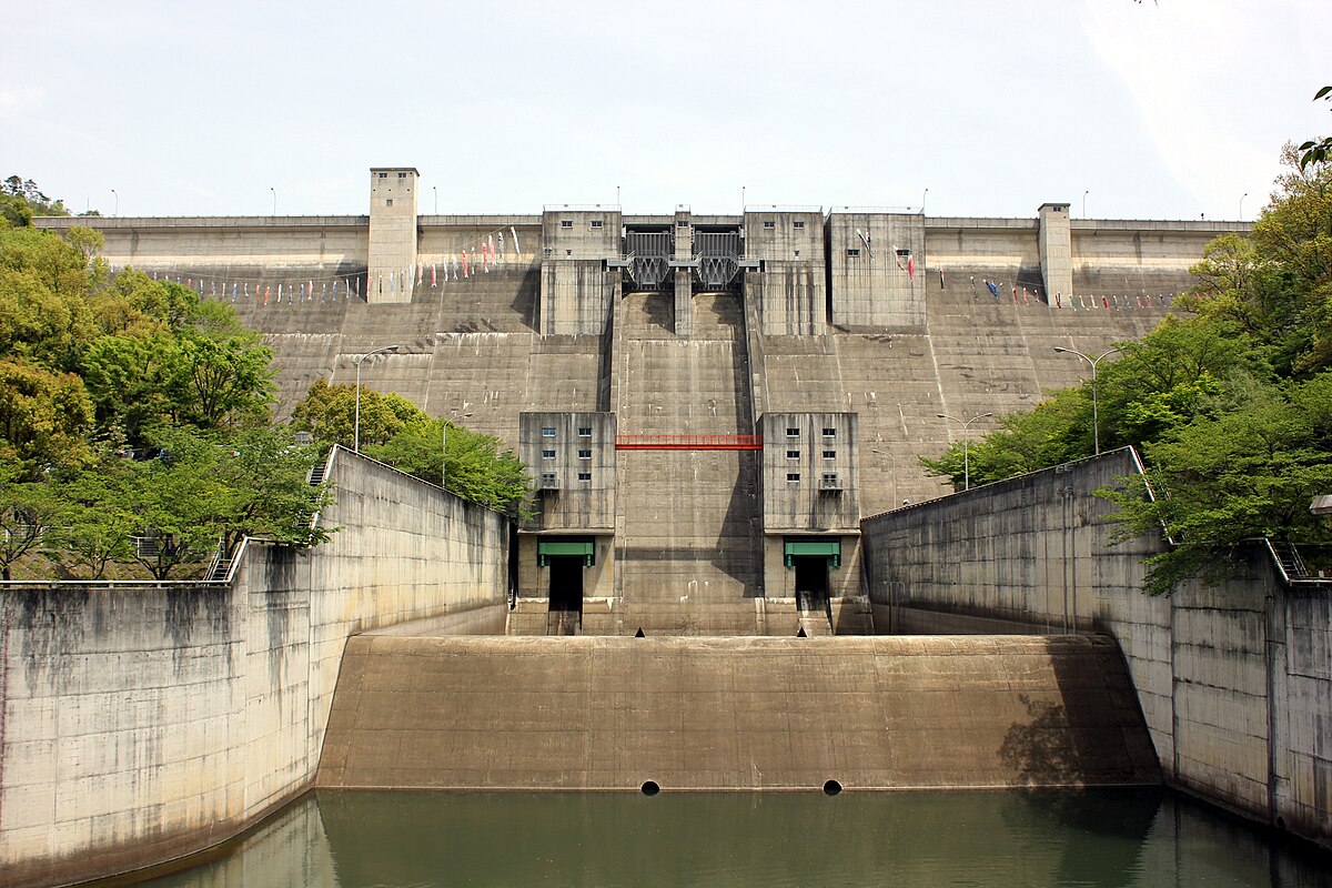 川西市