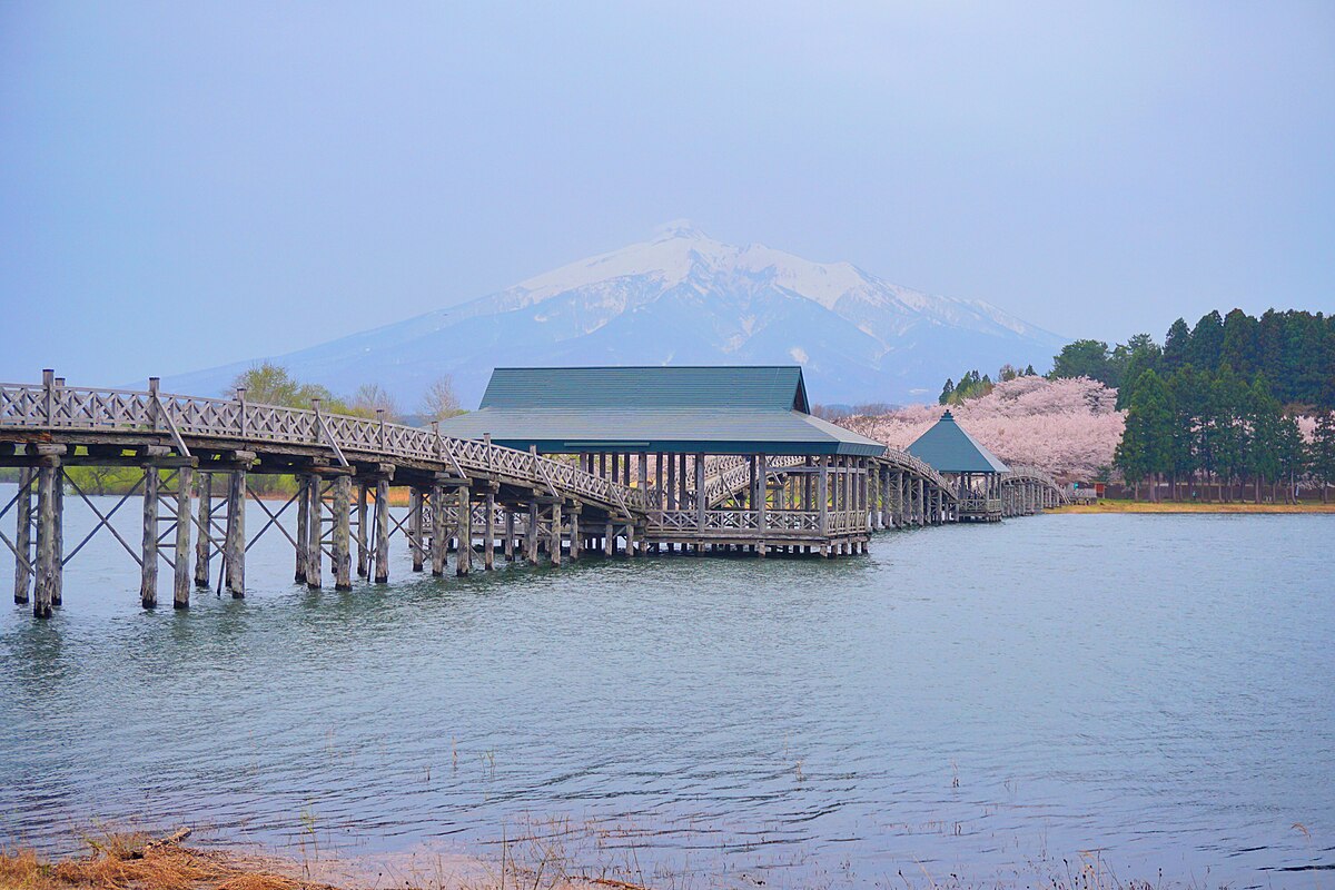鶴田町