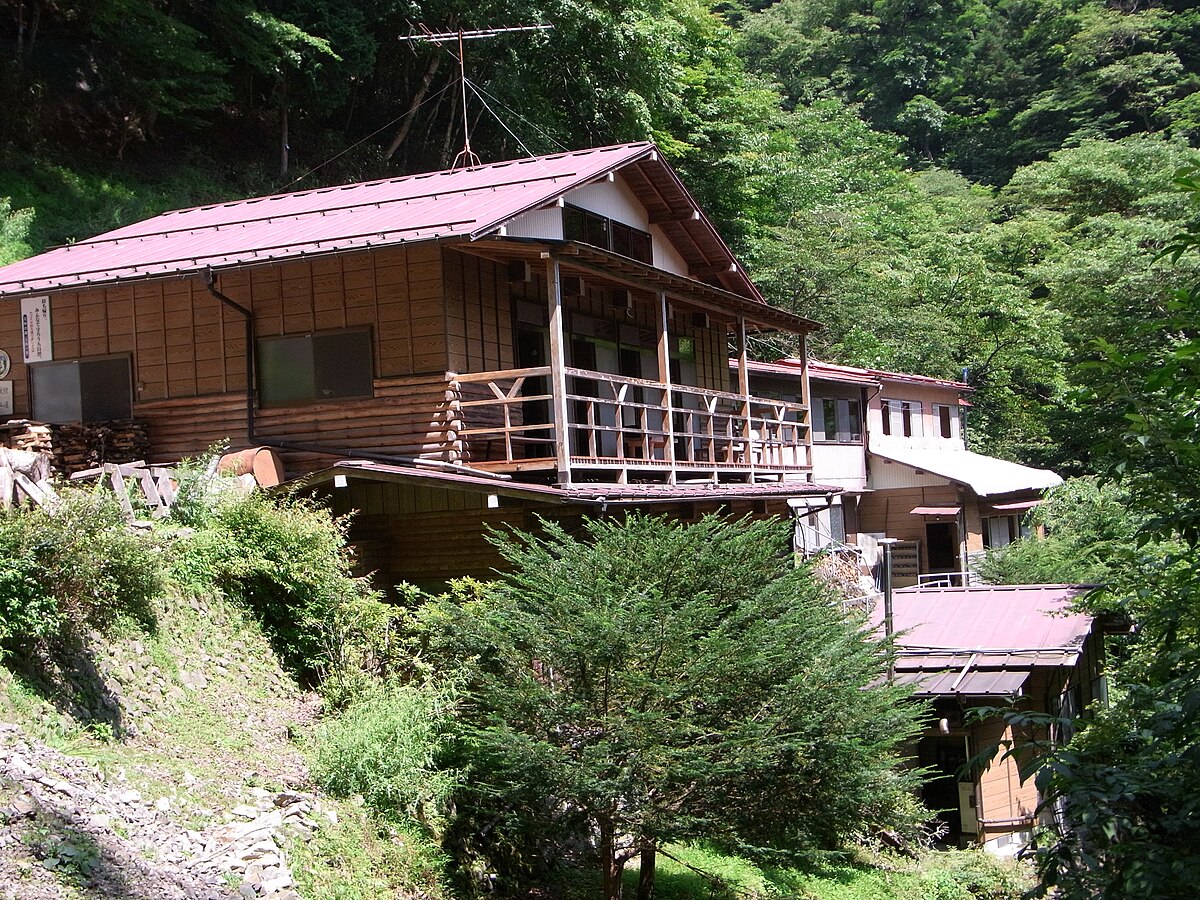 丹波山村