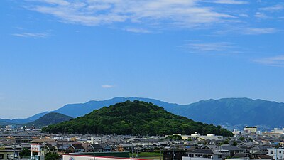 耳成山