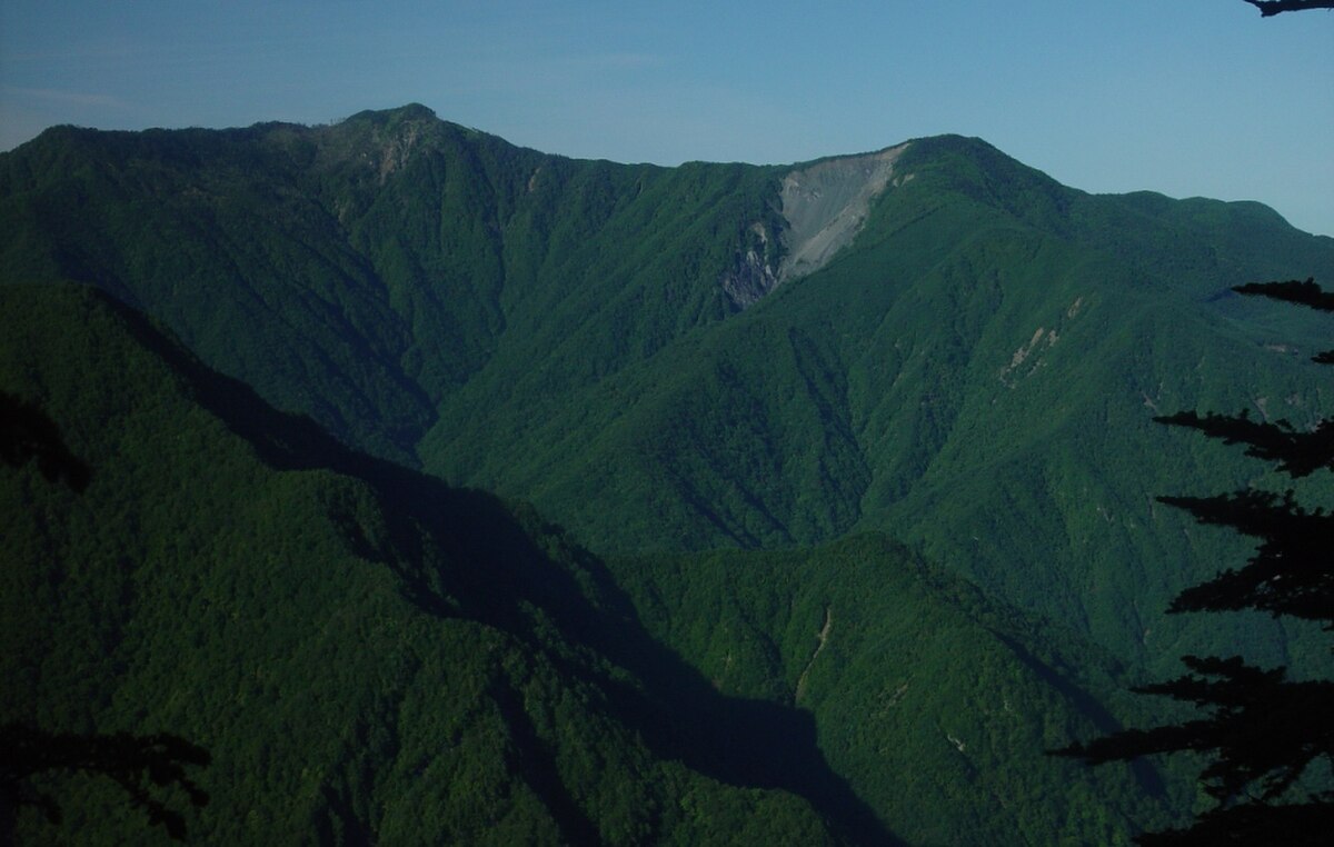 Oku Chausu yama