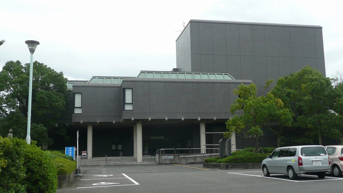 佐賀縣立美術館
